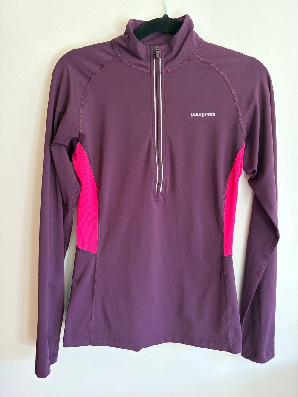 #8- PATAGONIA- size medium Women's Long-Sleeved All Weather Top.